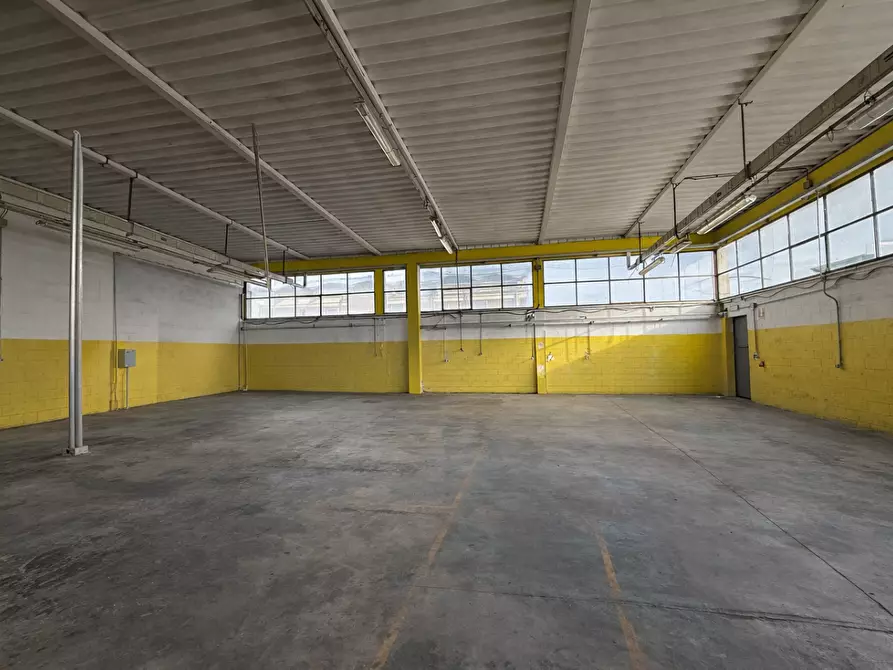 Immagine 4 di Capannone industriale in vendita  a Pontedera