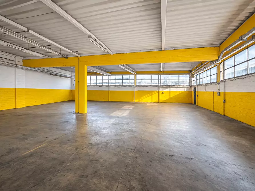 Immagine 2 di Capannone industriale in vendita  a Pontedera