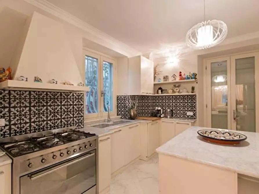 Immagine 12 di Villa in affitto  a Forte Dei Marmi