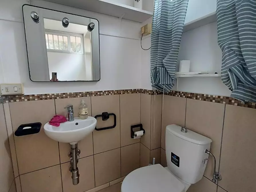 Immagine 5 di Ufficio in affitto  a Lucca