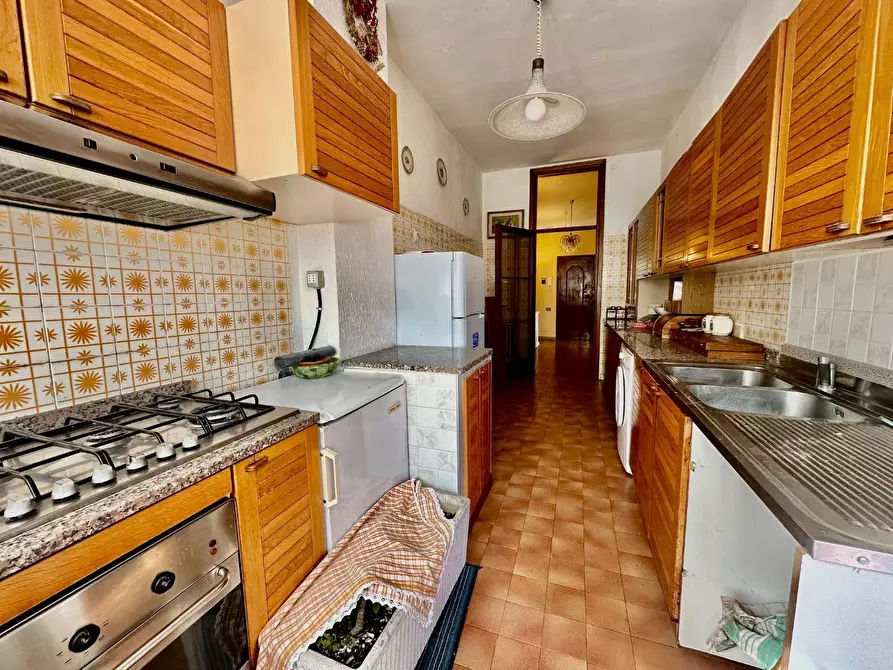 Immagine 11 di Appartamento in vendita  a Carrara