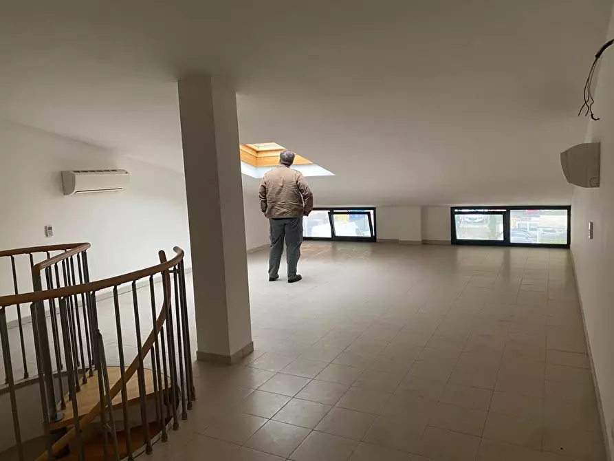 Immagine 8 di Ufficio in affitto  a Montignoso