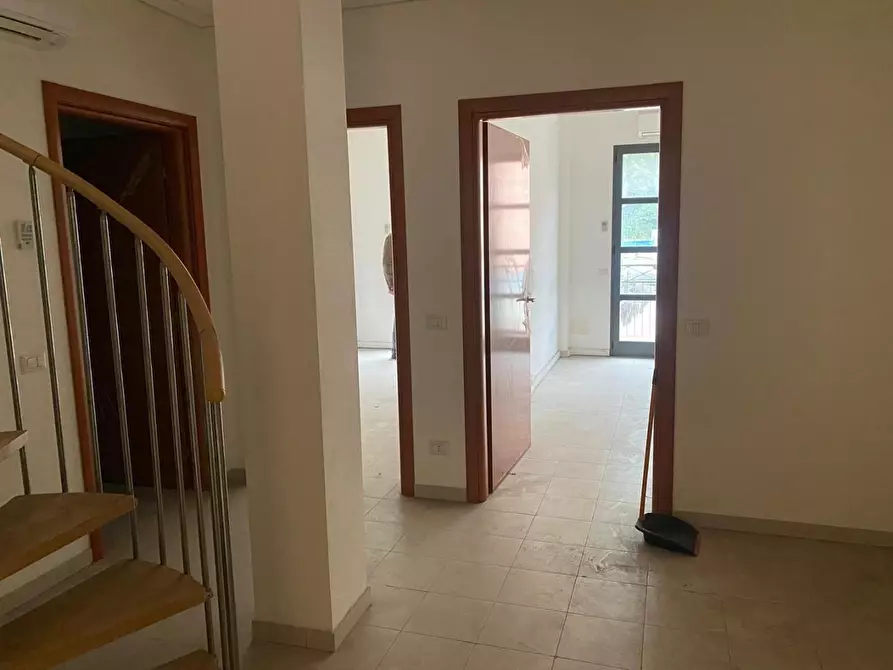 Immagine 3 di Ufficio in affitto  a Montignoso