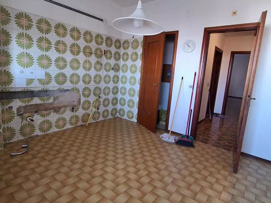 Immagine 2 di Appartamento in vendita  a Livorno