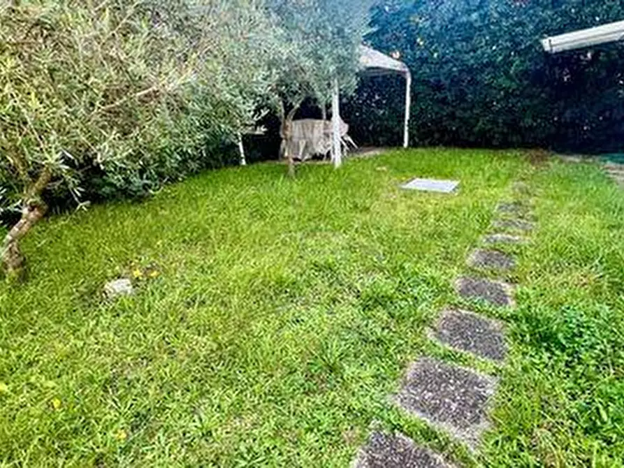 Immagine 15 di Mansarda in vendita  a Pietrasanta