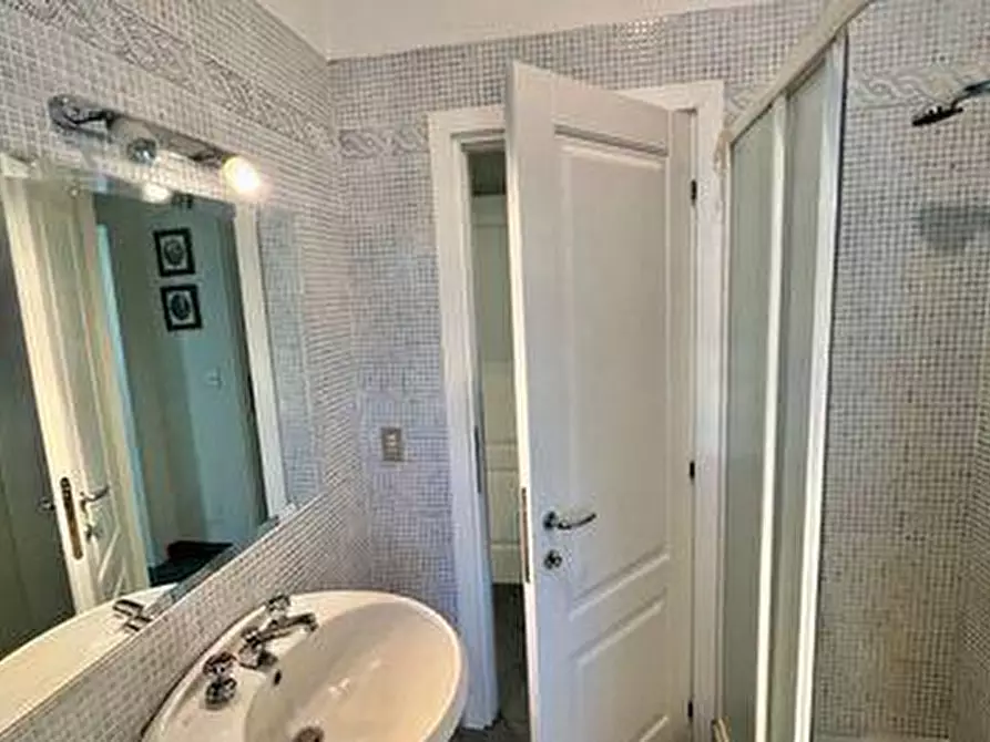 Immagine 10 di Mansarda in vendita  a Pietrasanta