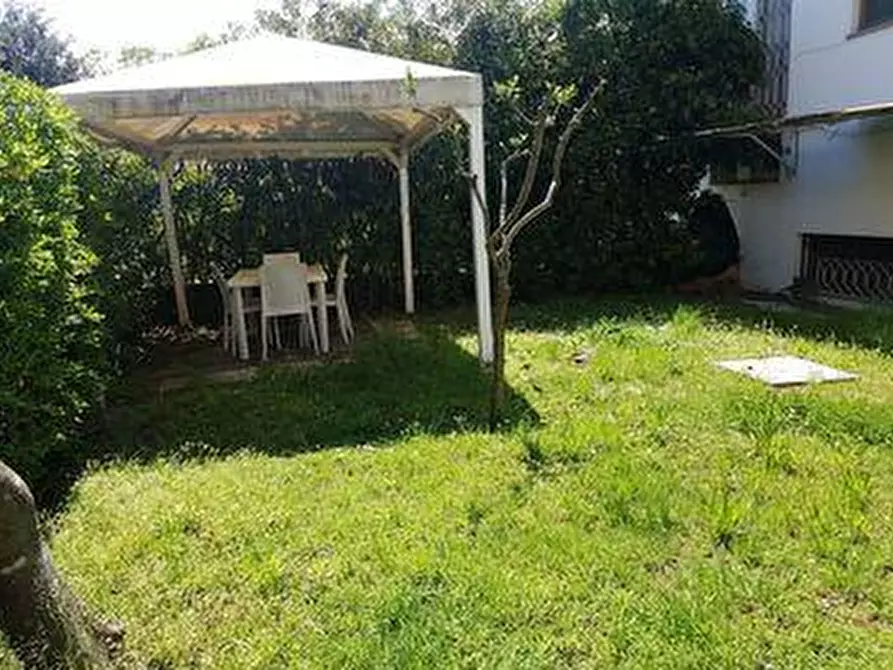 Immagine 16 di Mansarda in vendita  a Pietrasanta