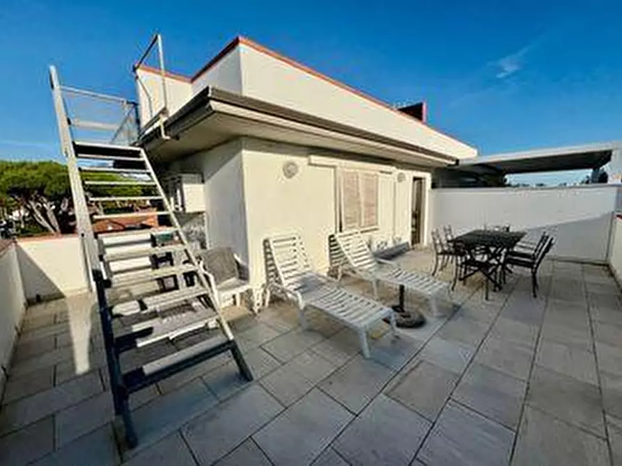 Immagine 12 di Mansarda in vendita  a Pietrasanta