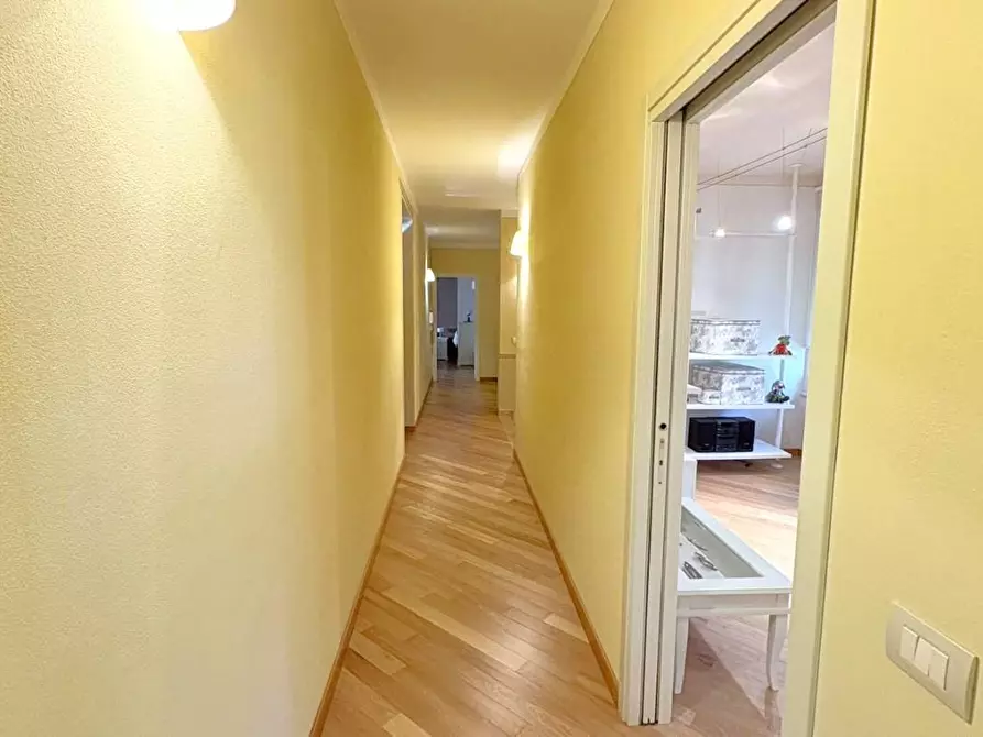 Immagine 23 di Villa in vendita  a Lucca