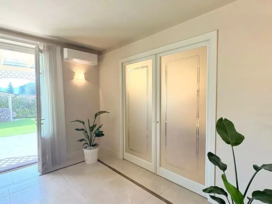 Immagine 9 di Villa in vendita  a Lucca