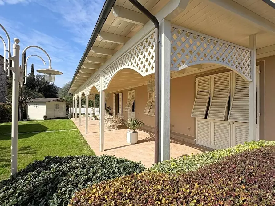 Immagine 40 di Villa in vendita  a Lucca