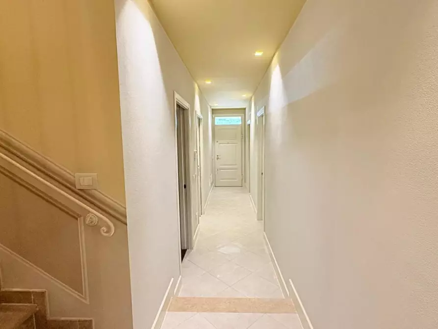 Immagine 22 di Villa in vendita  a Lucca