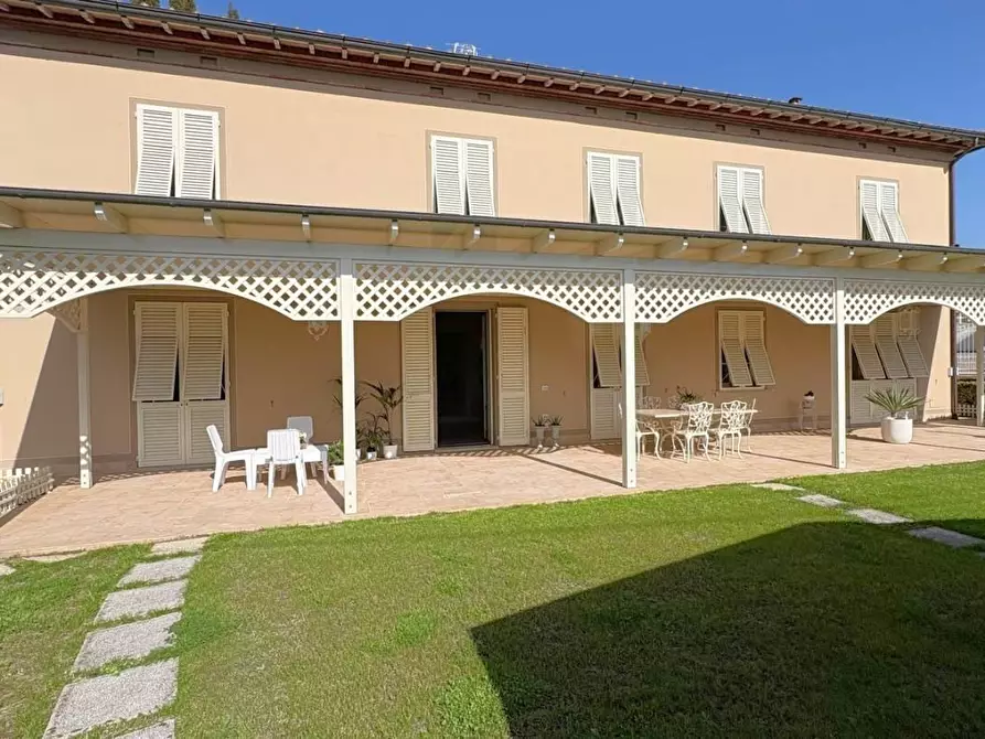 Immagine 34 di Villa in vendita  a Lucca