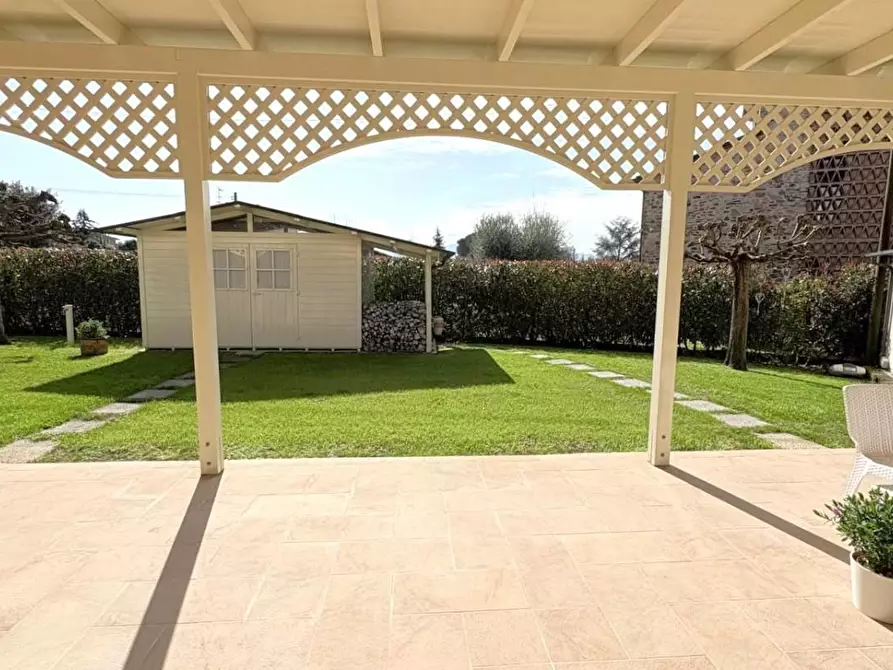 Immagine 16 di Villa in vendita  a Lucca