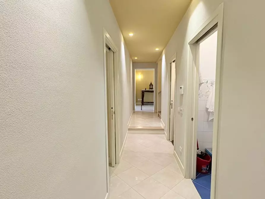 Immagine 21 di Villa in vendita  a Lucca