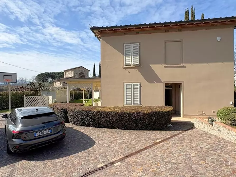 Immagine 35 di Villa in vendita  a Lucca