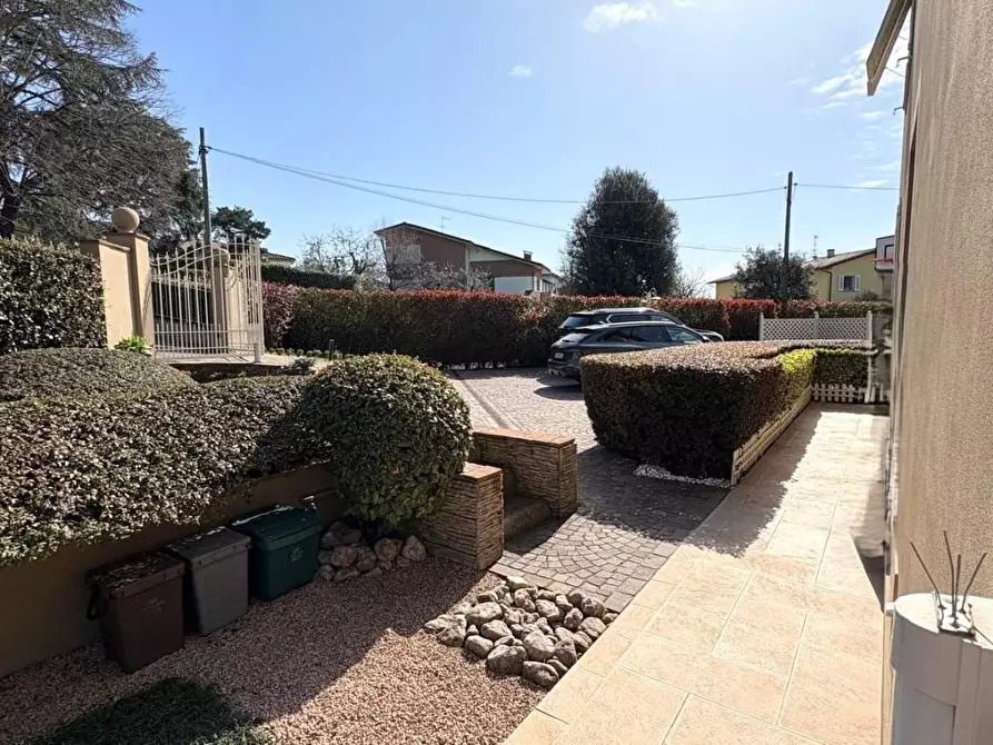 Immagine 38 di Villa in vendita  a Lucca