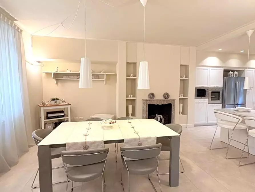 Immagine 15 di Villa in vendita  a Lucca