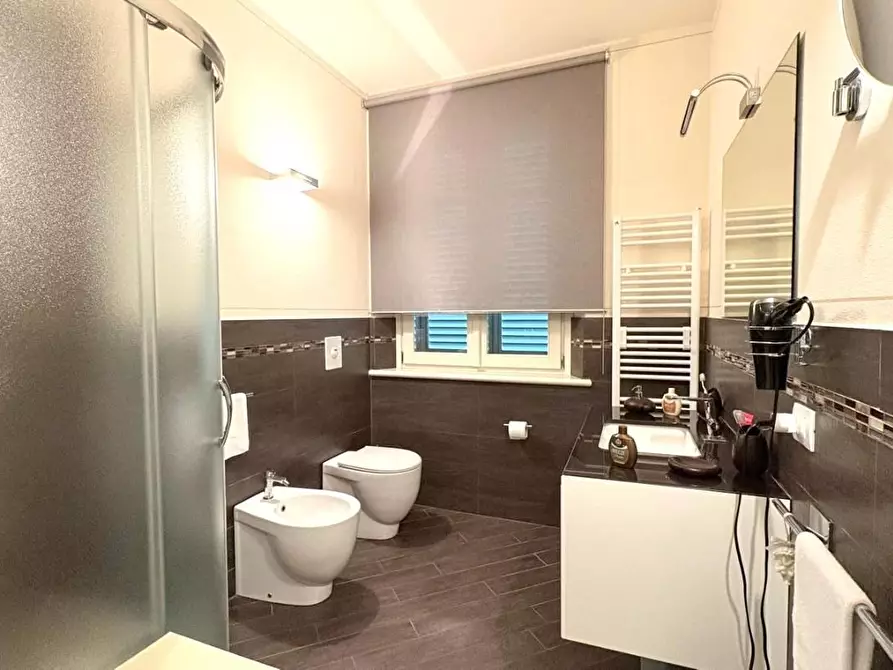 Immagine 18 di Villa in vendita  a Lucca