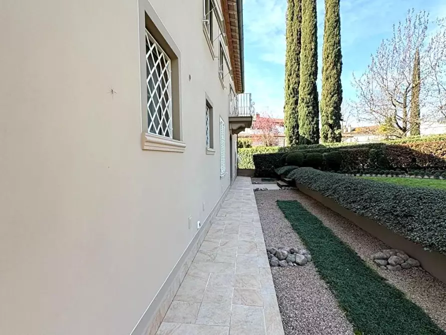 Immagine 37 di Villa in vendita  a Lucca