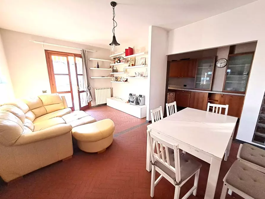 Immagine 1 di Appartamento in vendita  a Massa