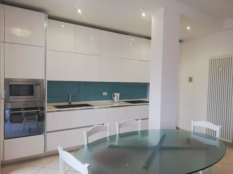 Immagine 2 di Appartamento in vendita  a Viareggio