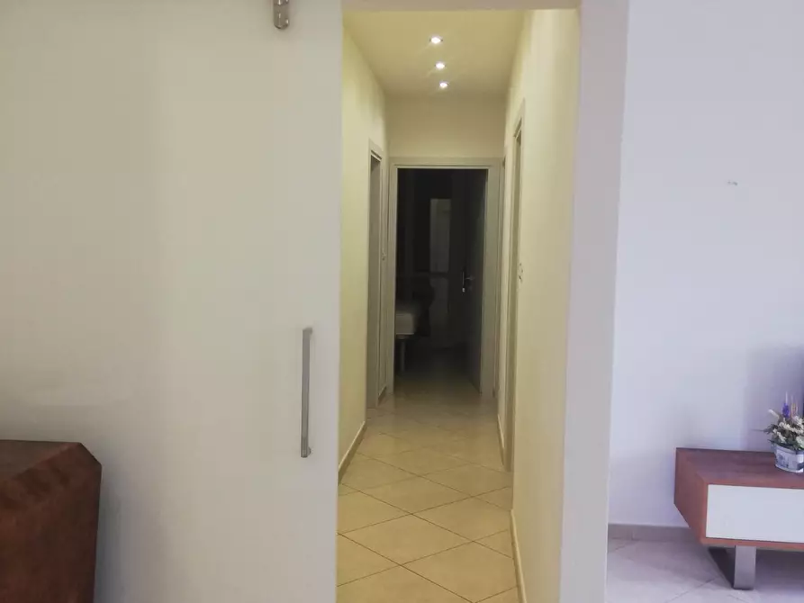 Immagine 6 di Appartamento in vendita  a Viareggio