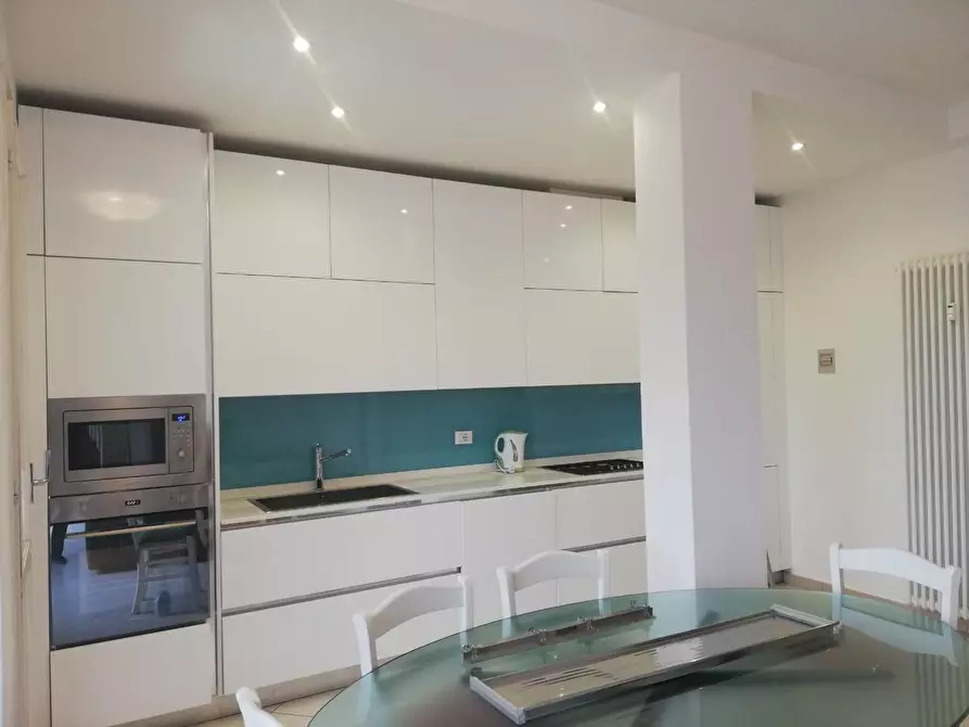 Immagine 1 di Appartamento in vendita  a Viareggio