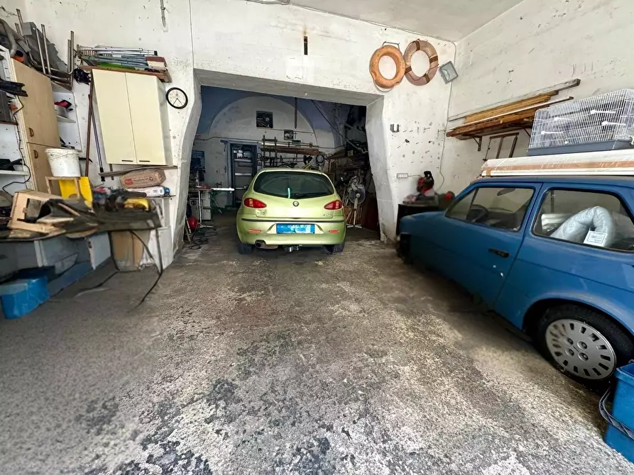 Immagine 12 di Garage in vendita  a Lecce