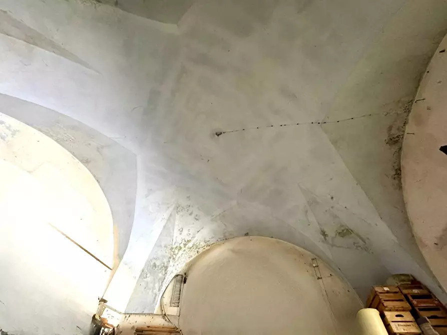 Immagine 6 di Garage in vendita  a Lecce