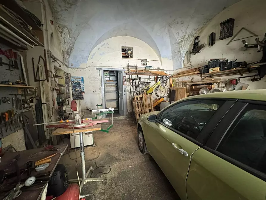 Immagine 7 di Garage in vendita  a Lecce