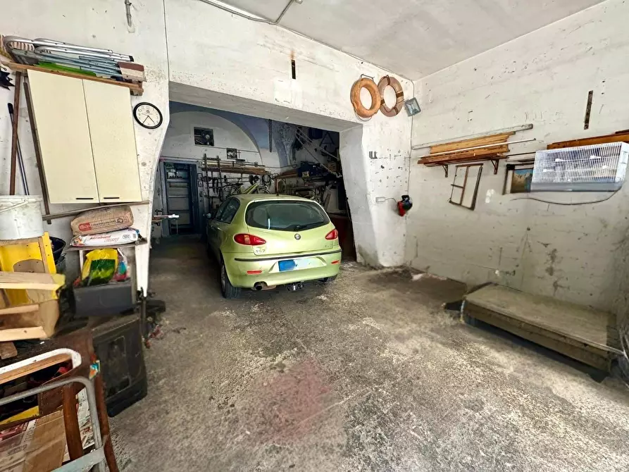 Immagine 22 di Garage in vendita  a Lecce