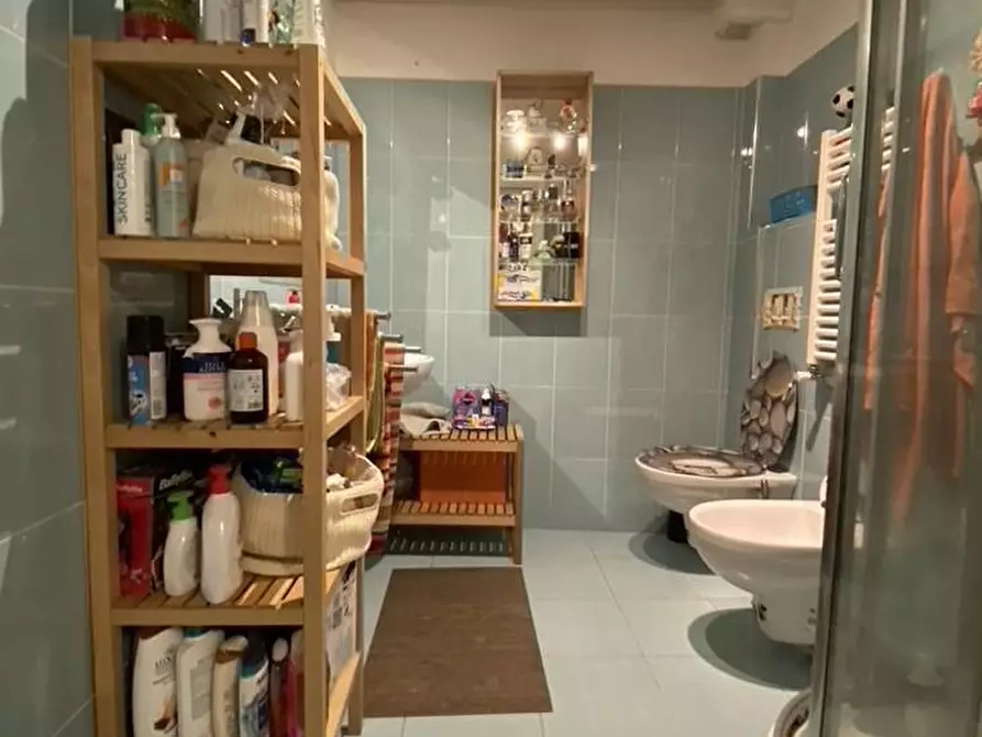 Immagine 9 di Appartamento in vendita  a Livorno