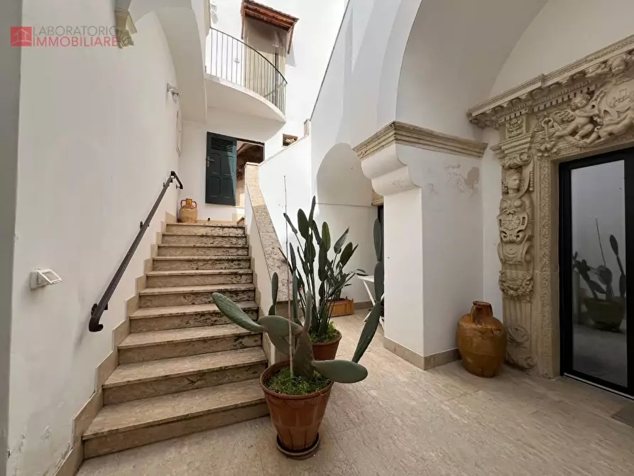 Immagine 4 di Palazzo in vendita  a Copertino