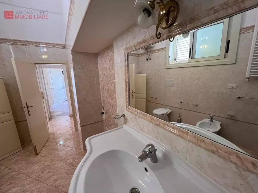 Immagine 15 di Palazzo in vendita  a Copertino