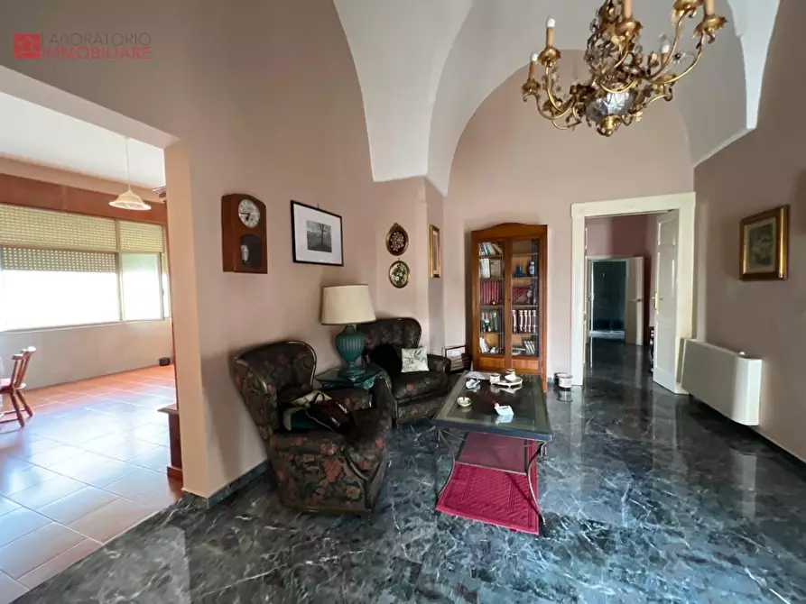 Immagine 9 di Palazzo in vendita  a Copertino