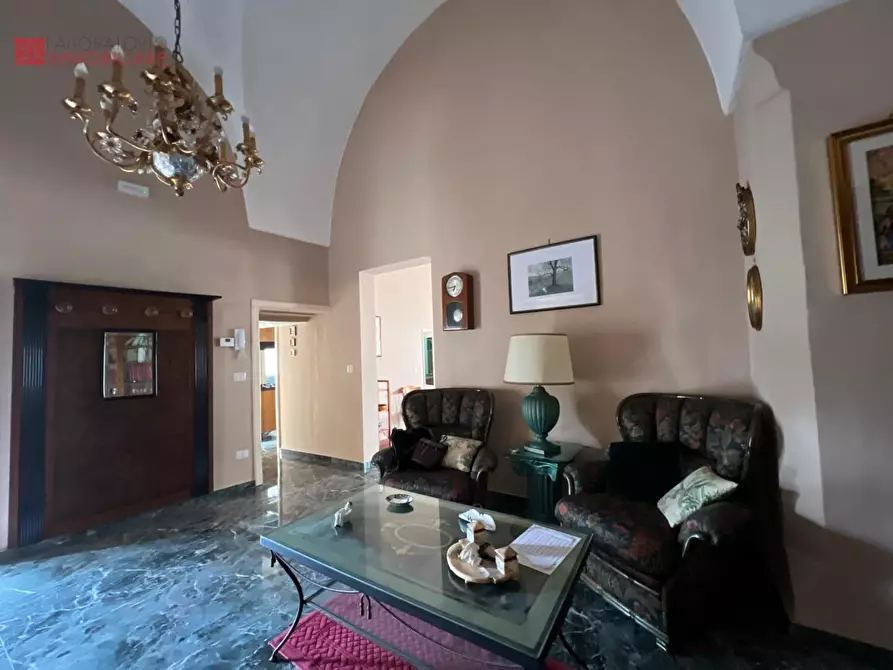 Immagine 43 di Palazzo in vendita  a Copertino