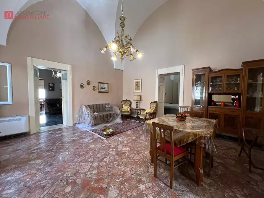 Immagine 29 di Palazzo in vendita  a Copertino