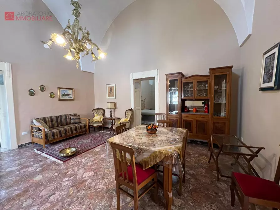 Immagine 10 di Palazzo in vendita  a Copertino