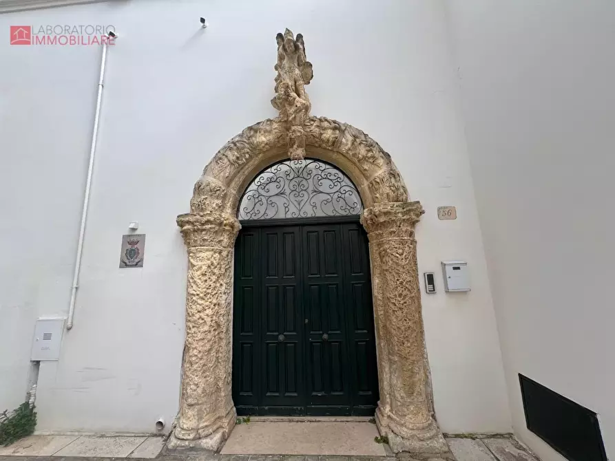 Immagine 2 di Palazzo in vendita  a Copertino