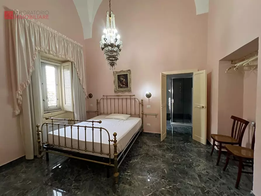 Immagine 28 di Palazzo in vendita  a Copertino