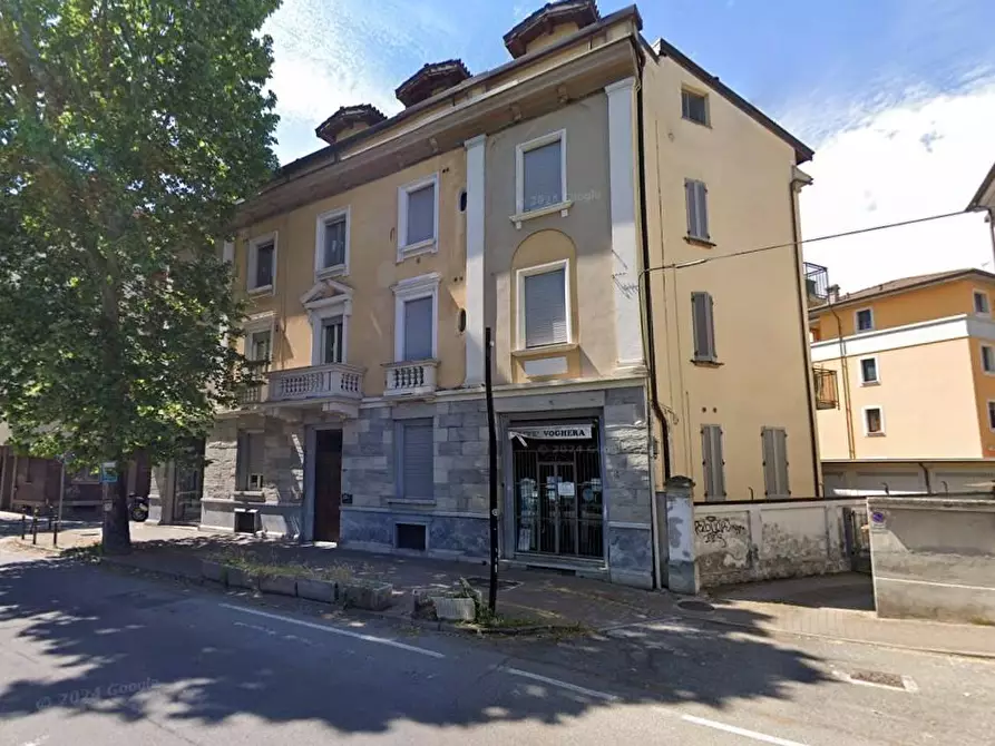 Immagine 2 di Negozio in vendita  a Voghera