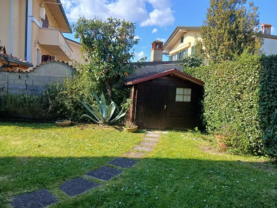 Immagine 3 di Appartamento in affitto  a Massa