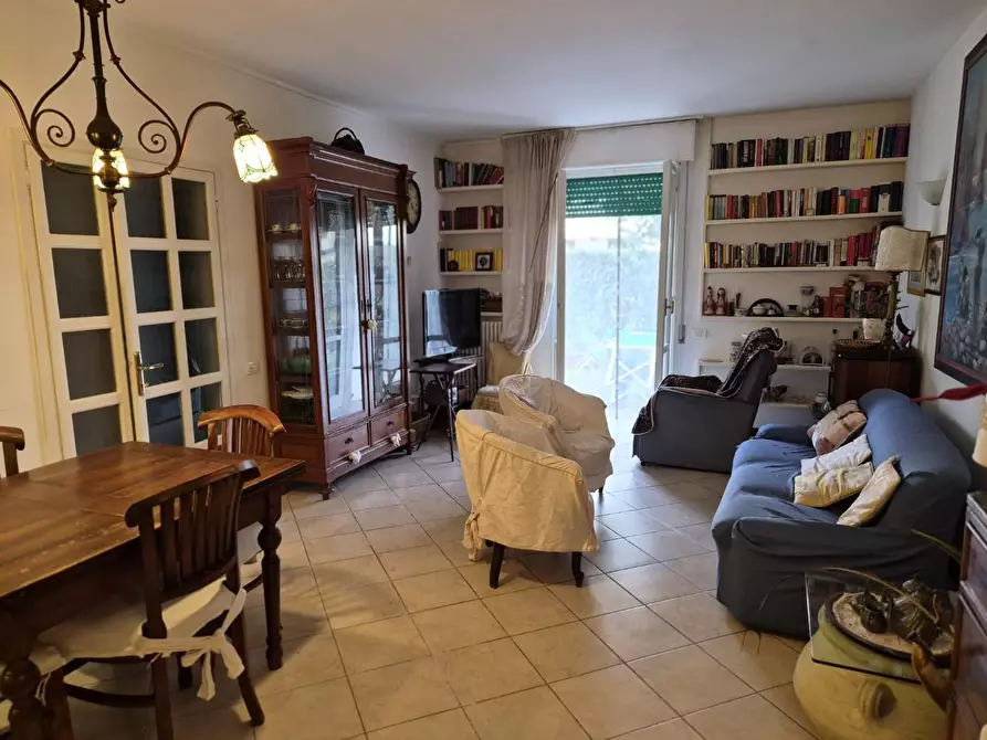 Immagine 5 di Appartamento in affitto  a Massa