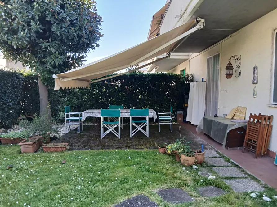Immagine 1 di Appartamento in affitto  a Massa