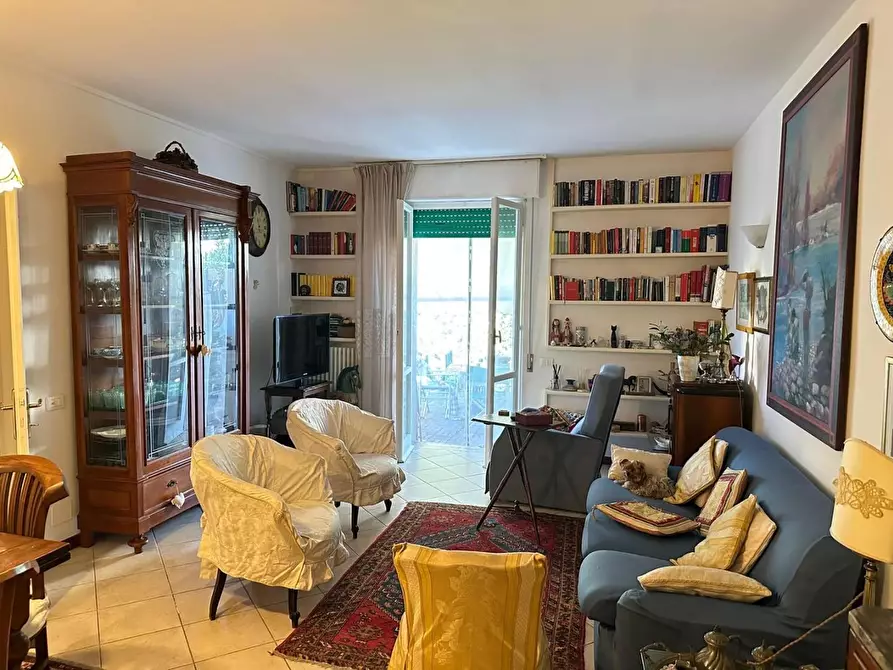 Immagine 4 di Appartamento in affitto  a Massa