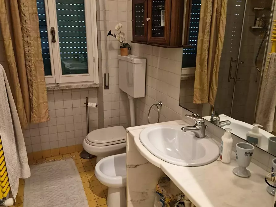 Immagine 9 di Appartamento in affitto  a Massa