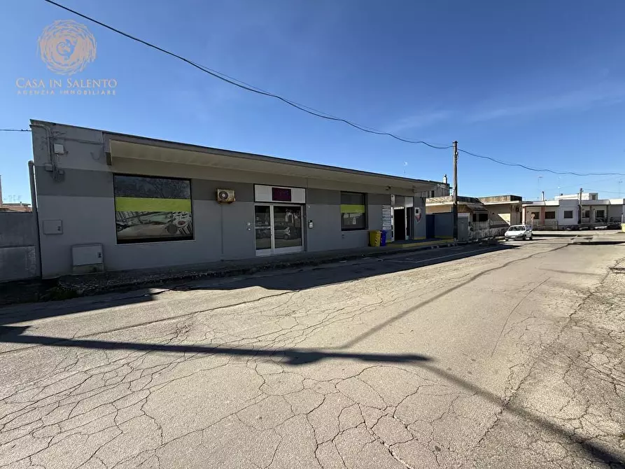 Immagine 11 di Laboratorio in vendita  a Alessano