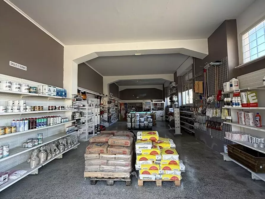 Immagine 3 di Laboratorio in vendita  a Alessano