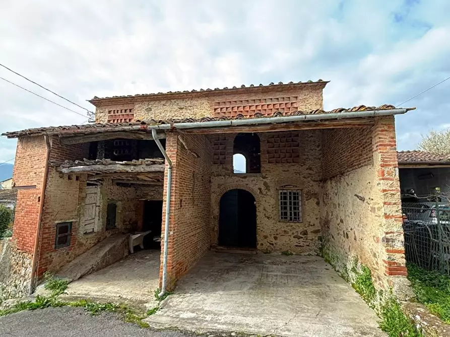 Immagine 1 di Deposito in vendita  a Capannori